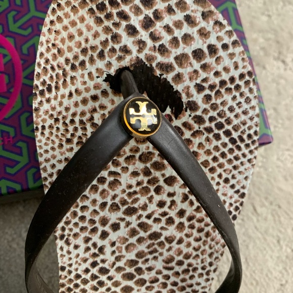 Tory Burch Coconut Boa flip flops. - Picture 5 of 6